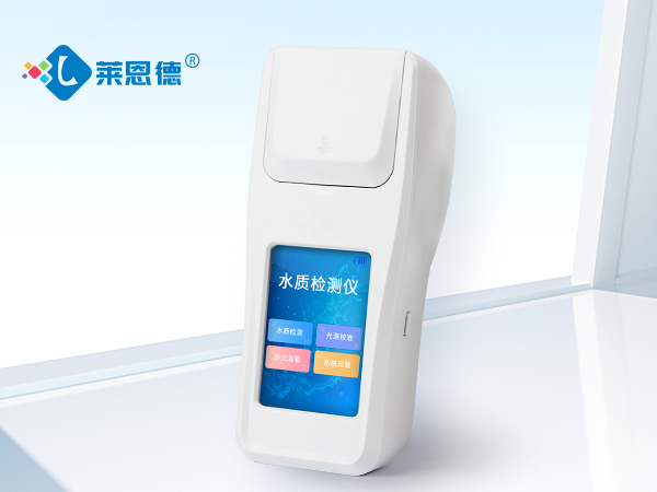 便攜式余氯總氯檢測(cè)儀用于監(jiān)測(cè)自來水中的余氯含量，確保水質(zhì)安全符合標(biāo)準(zhǔn)